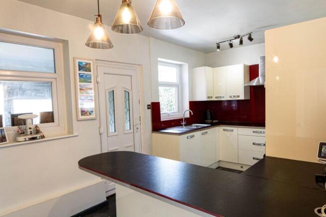 3 bed Semi-Detached for sale Image 11