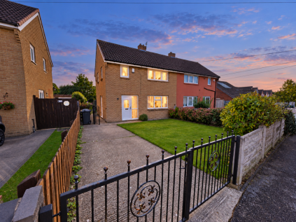 Doles Avenue, Royston, Barnsley, S71 4JX