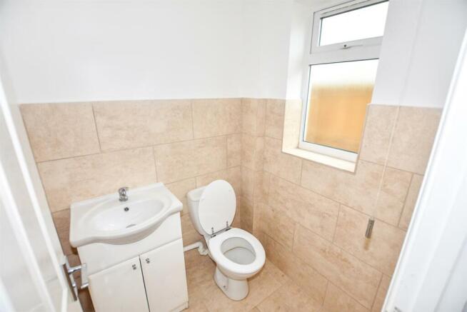 GROUND FLOOR CLOAKROOM