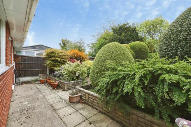 2 bed Semi-Detached Bungalow for sale Image 9