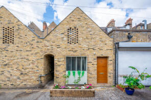 25, Gleneldon Mews, London SW16 2AZ
