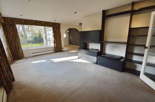 Lounge/Dining ...