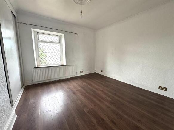 3 bed Semi-Detached for sale Image 6