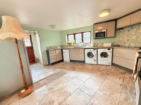 3 bed Semi-Detached for sale Image 6
