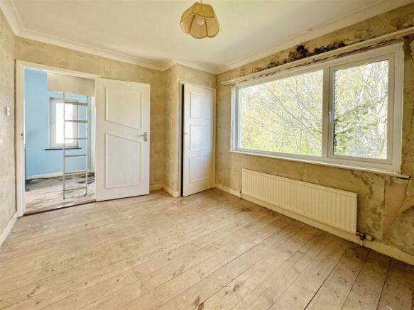 Bedroom 1.JPG