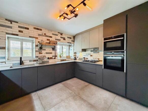 3 bed Barn Conversion for sale Image 10