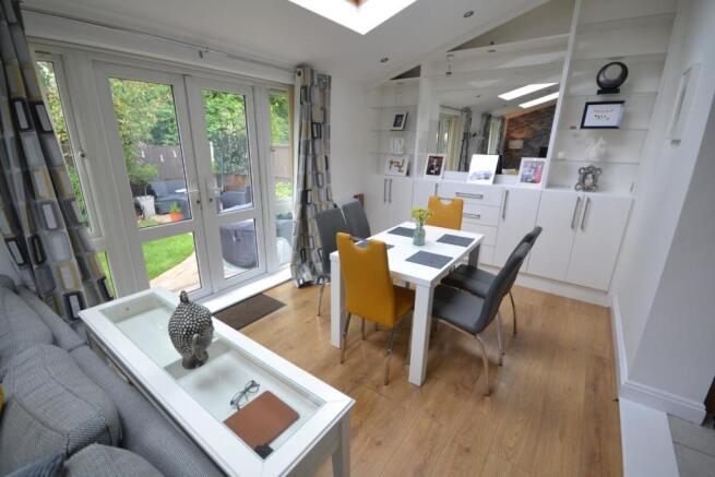 OPEN PLAN DINING AREA