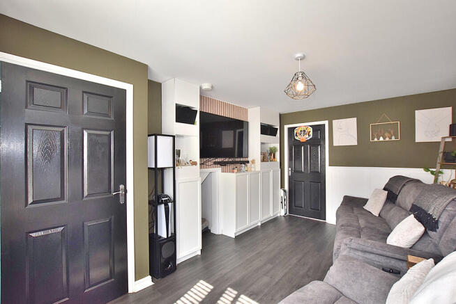 3 bed Semi-Detached to rent Image 4