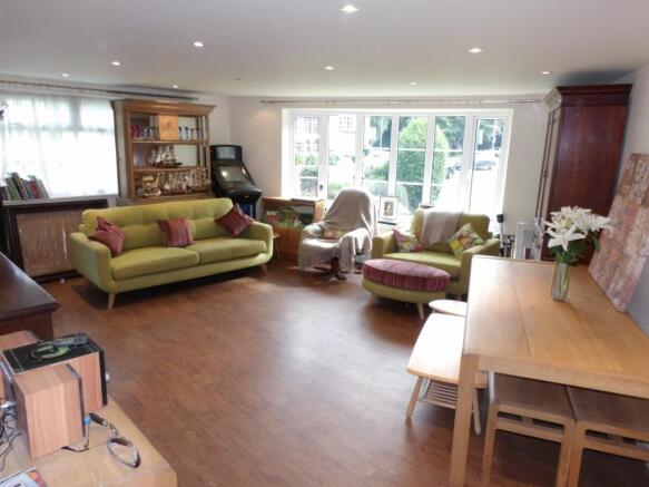Lounge/Dining Room