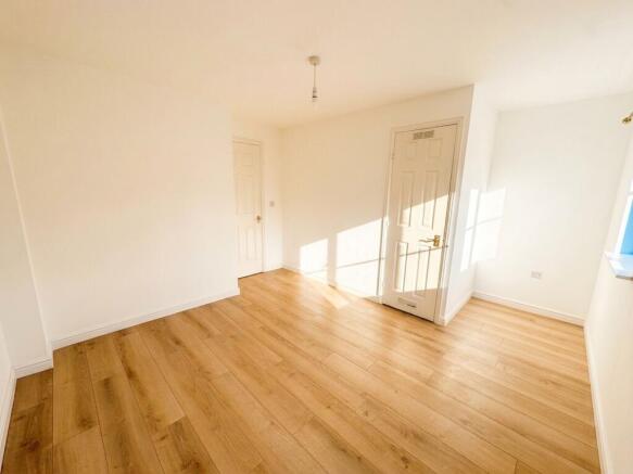 3 bed Semi-Detached to rent Image 7