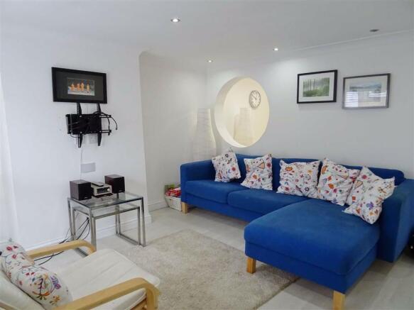 SITTING ROOM: