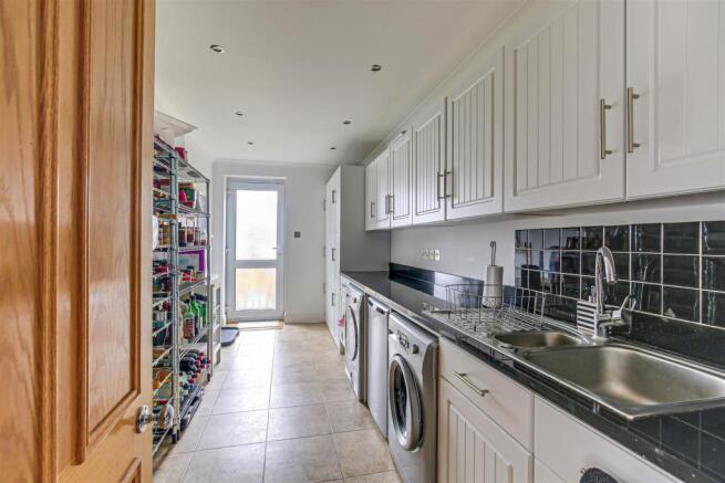 12. Utility Room.jpg