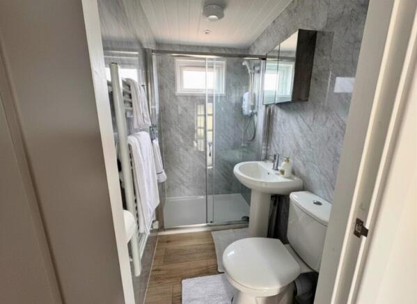 2 bed shower 1b