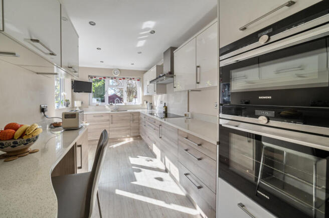 1428801-5-69bc245...