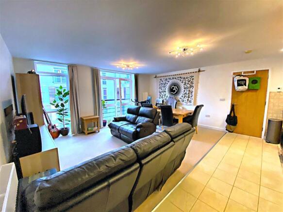Open Plan Lounge/Dining/Kitchen