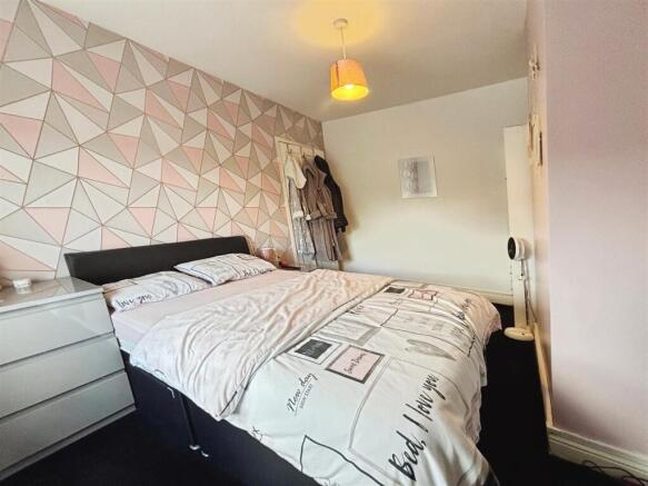 3 bed Terraced for sale Image 9