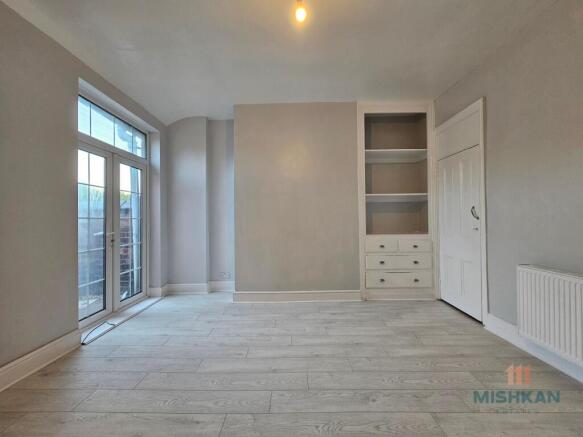 2 bed Terraced to rent Image 4