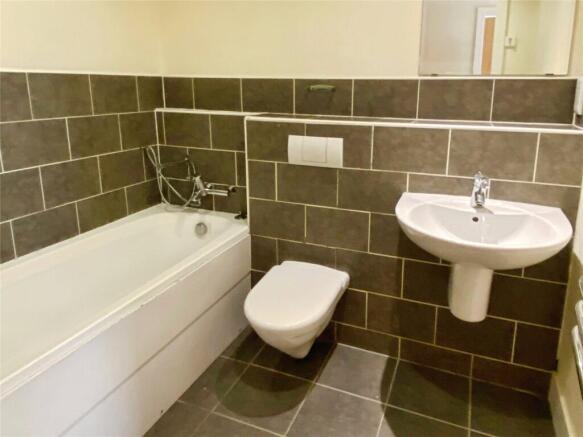 2 bed Apartment for sale Image 7