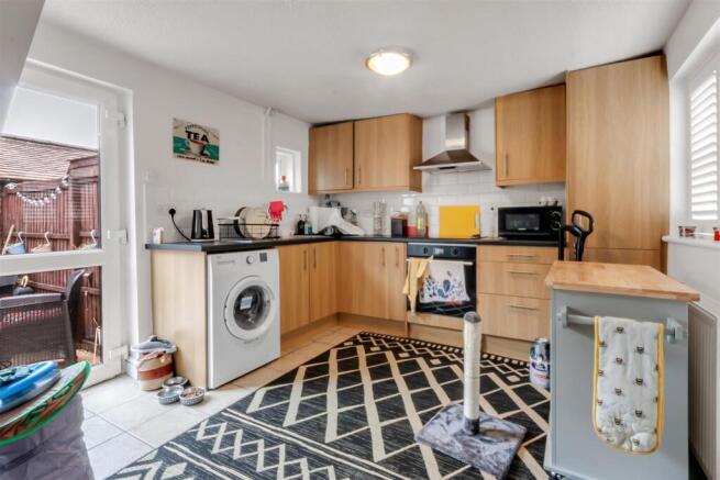 Kitchen 2.jpg