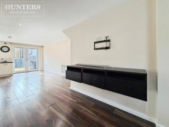 4 bed Town House to rent Image 5