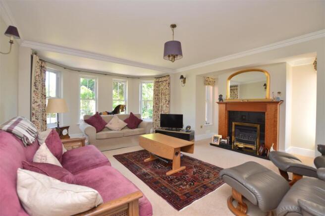 Charming Lounge