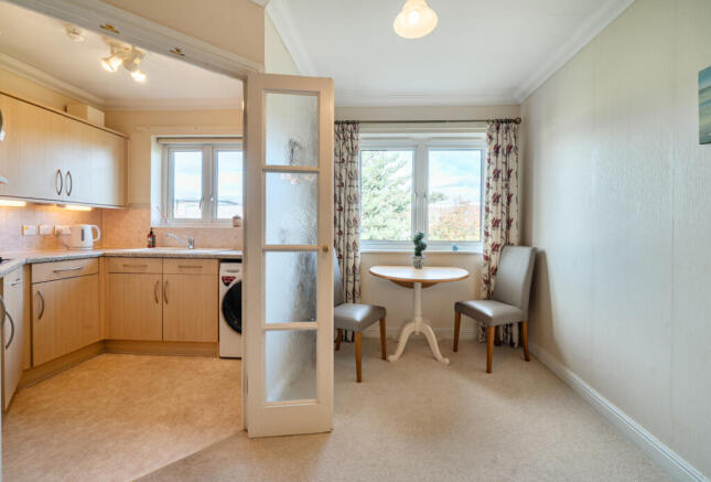 Kitchen & Dining
