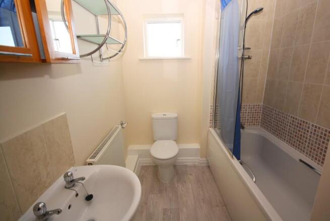 Main Bathroom 
