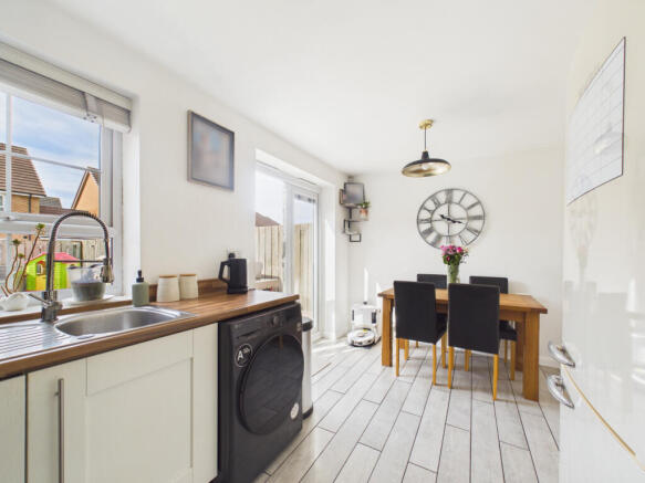2 bed Semi-Detached for sale Image 9