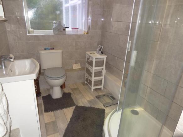 SHOWER ROOM
