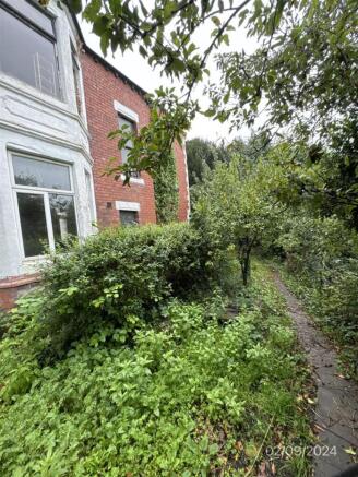 6 bedroom Detached for rent