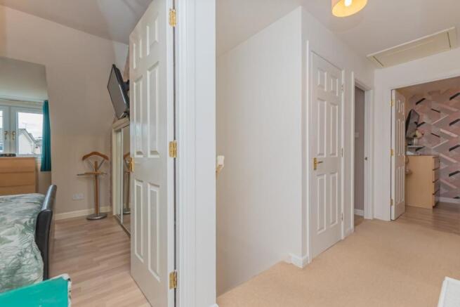 14. Upstairs Hallway.jpg