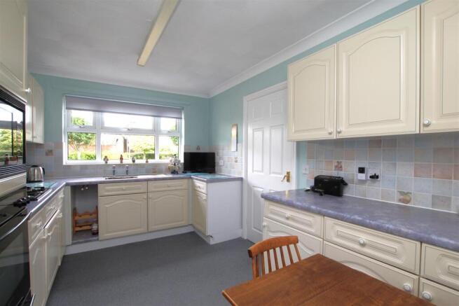 Kitchen 2.JPG