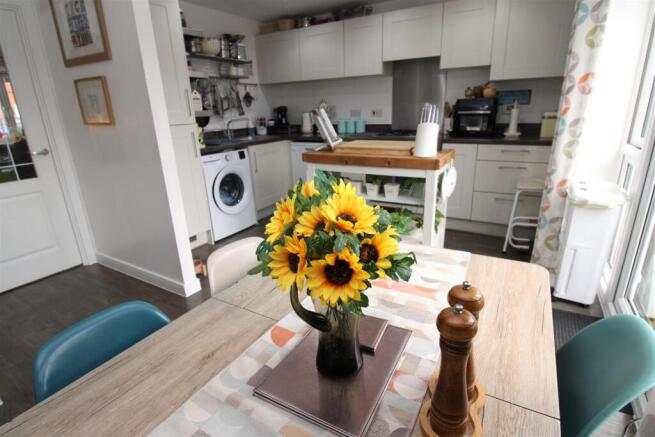 KITCHEN 5.JPG