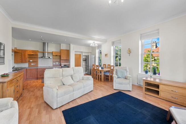 2 bed Flat for sale Image 4