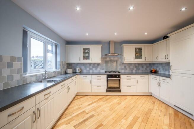 KITCHEN DINER 01.jpg