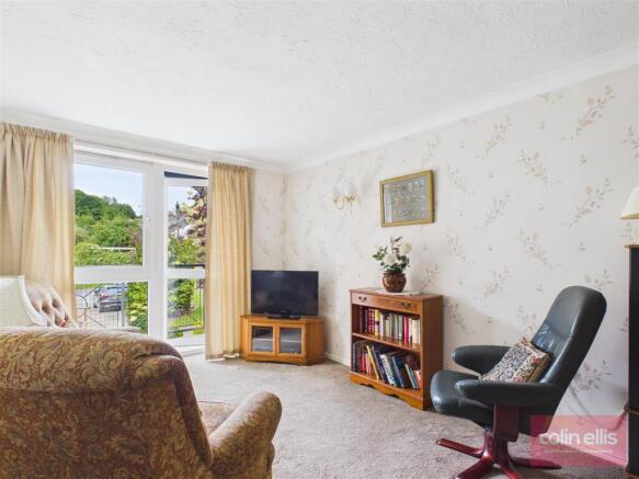 2 bed Flat for sale Image 4