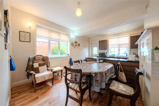 6 bed Detached for sale Image 5