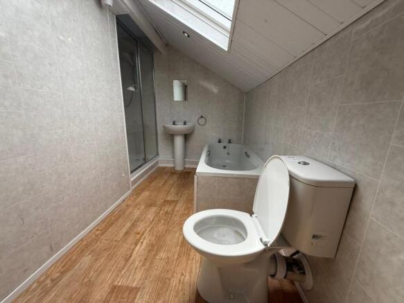 3 bed Terraced to rent Image 5