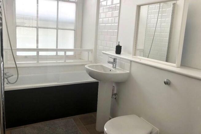 3 bed Apartment to rent Image 6