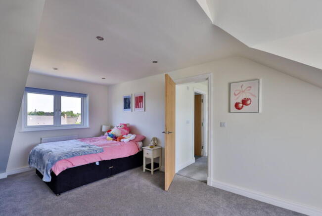 6 bed Detached for sale Image 12