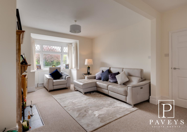 OPEN PLAN SITTING ROOM & DINING ROOM