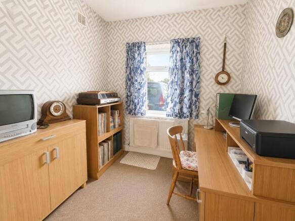 2 bed Semi-Detached Bungalow for sale Image 8