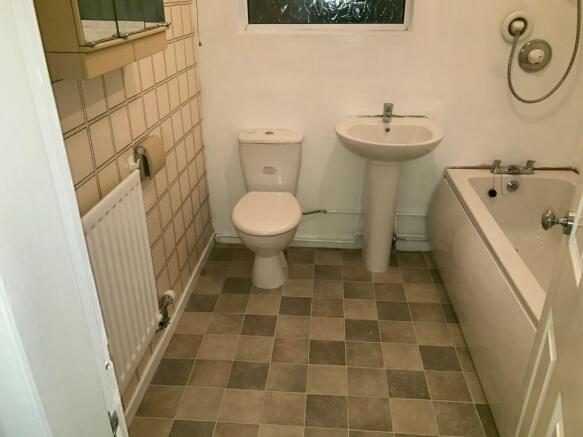 FAMILY BATHROOM