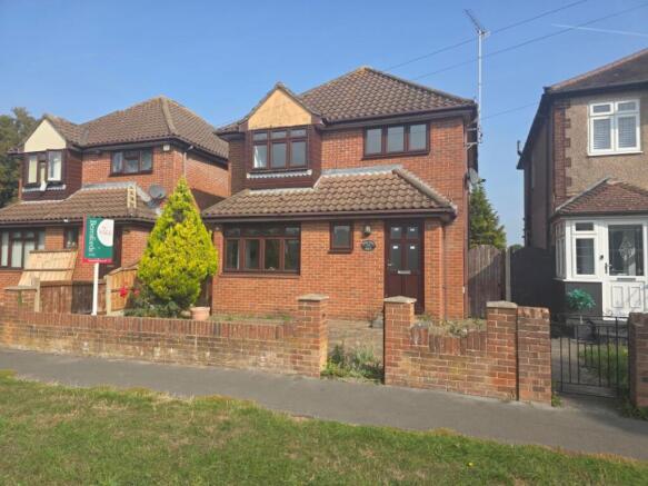 3-bed detached on 158A Rayleigh Road, Hutton, Brentwood, Essex, CM13 1PN, £420,000