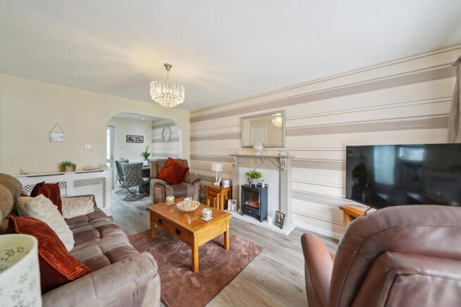 2-bed semi-detached on Bullwood Drive, Glasgow, G53, £175,000