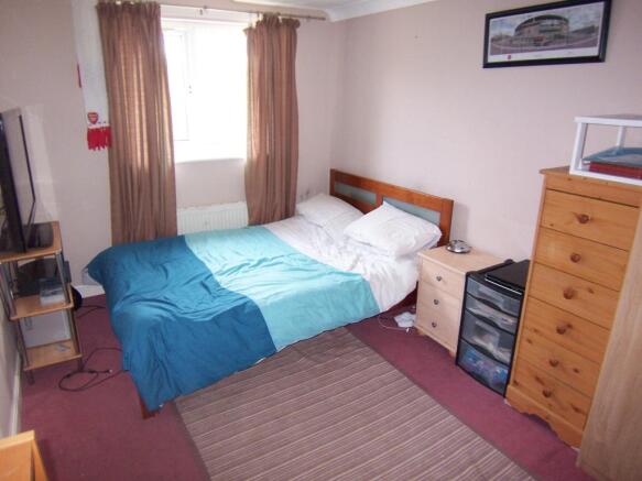 BEDROOM 2