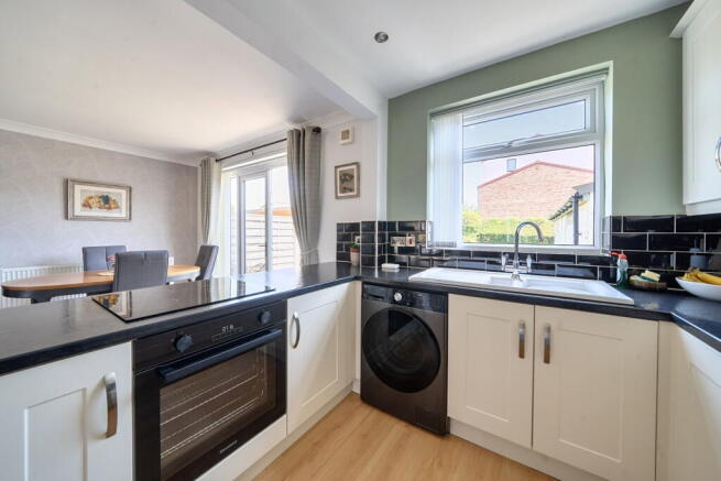 3 bed Semi-Detached for sale Image 6