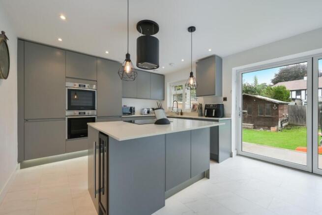 ASHURST ROAD (3).jpg