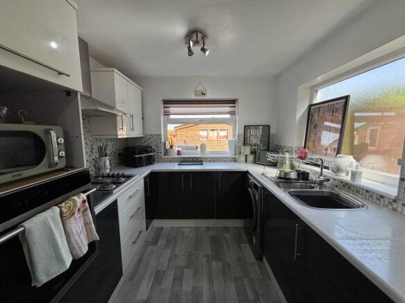 5 bed Semi-Detached for sale Image 6
