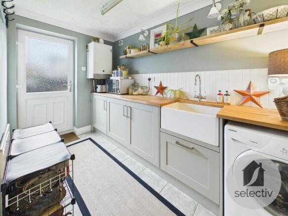 5 bed Detached for sale Image 8